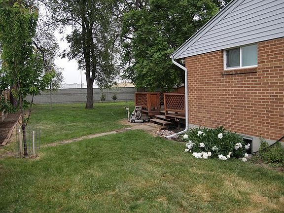 Fully fenced back yard