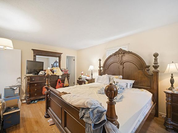 5th image of 162 Surry Ln