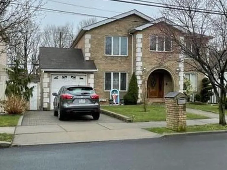 Hawley Ave — Photo 1