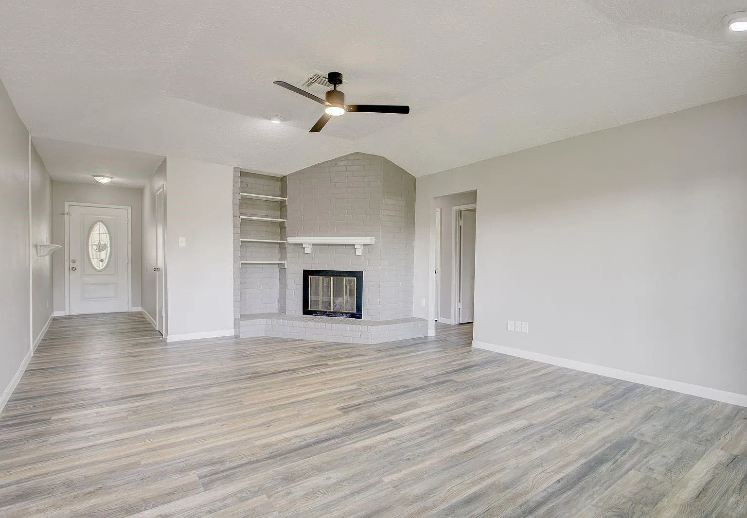 3 bed, 2.0 bath, 1296 sqft, $1,875 — Photo 3