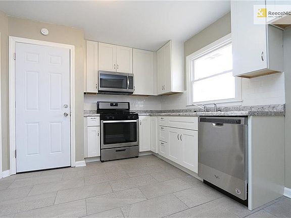 3rd image of 4506 S Willis Ave