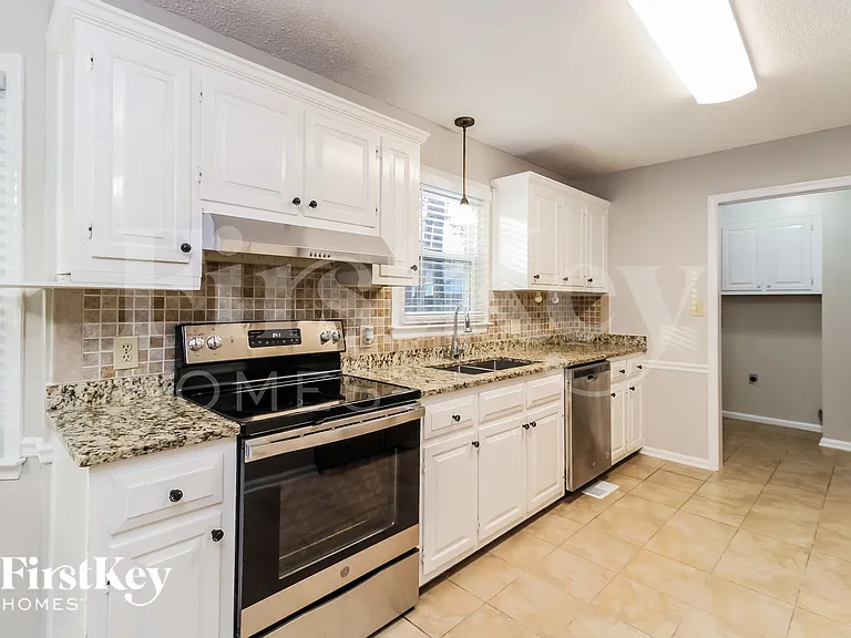 3005 Manchester Dr — Photo 7