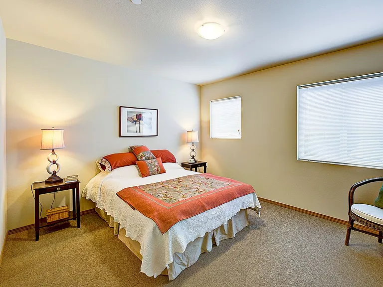 Ambaum Place II | Modern Studio and 1 Bedroom Layouts w/ In-Unit Laundry — Photo 17