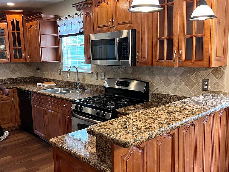 1560 Rogers Crossing Dr — Photo 2