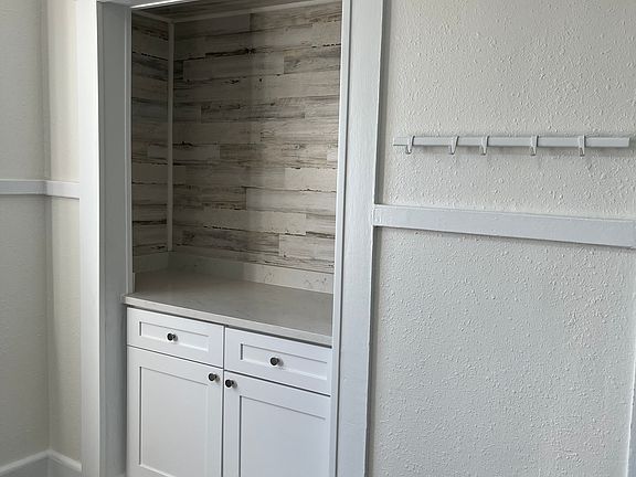 3rd image of 218 N Pinellas Ave APT 3
