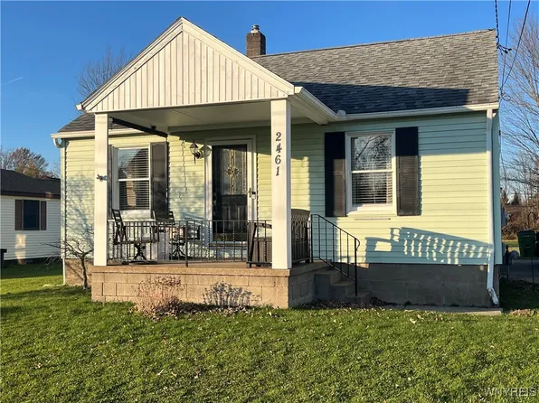 2461 Sylvan Pl, Niagara Falls, NY 14304