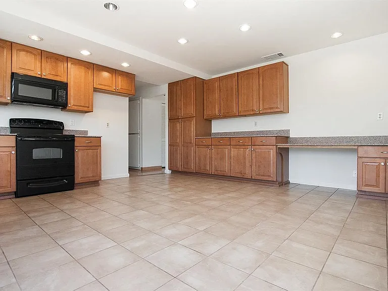 1208 Pheasant Dr — Photo 10
