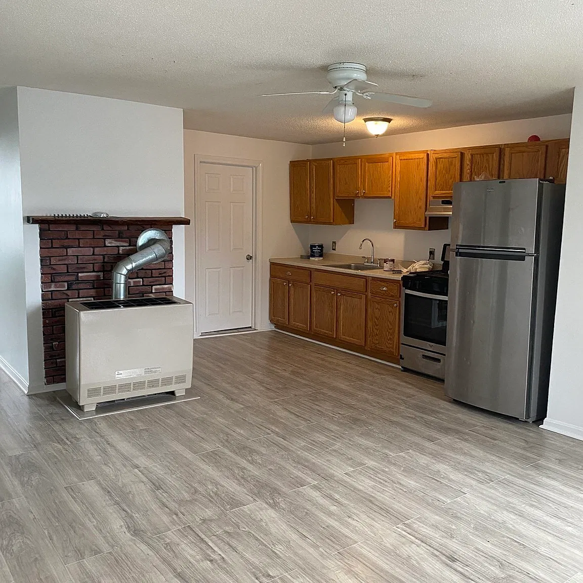 3 bed, 1.0 bath, 912 sqft, $1,800 — Photo 4