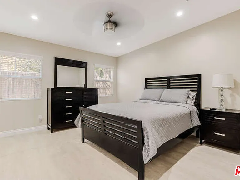 22701 Erwin St — Photo 12
