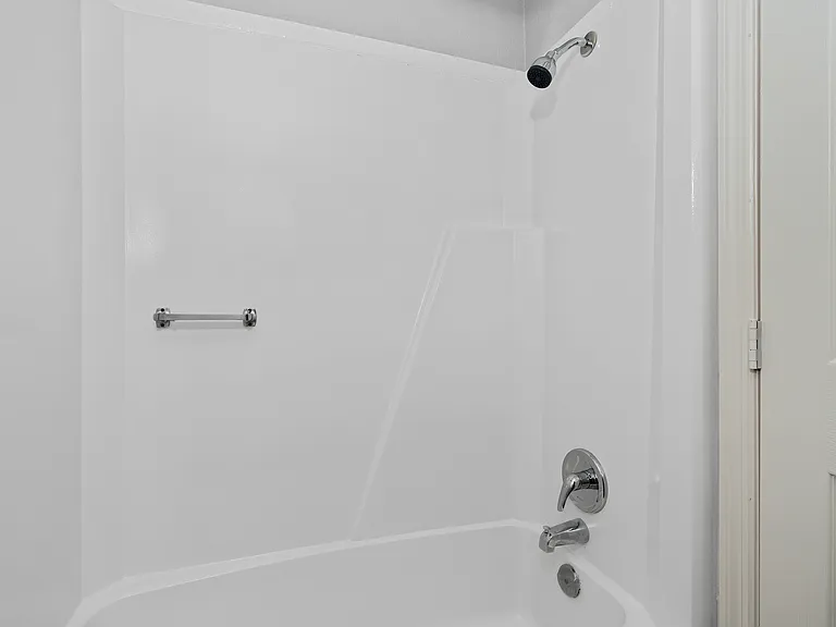 Acadia Court Apartments — Photo 13