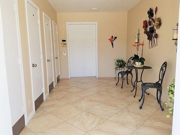 4th image of 300 N A1a APT J205