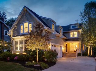 742 Meadow Ln, Libertyville, IL