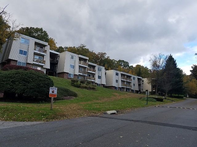 1st image of 329 Fox Run Ln