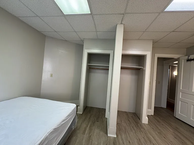 614 University Ave — Photo 20