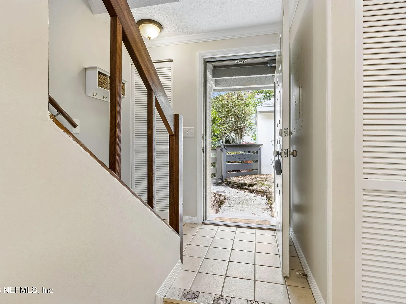 2 bed, 2.5 bath, 1050 sqft, $1,550 — Photo 2