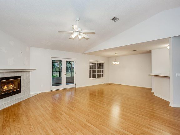 4th image of 2504 Southern Oaks Dr