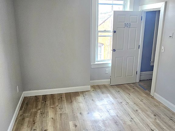 4th image of 1229 W North Ave #303