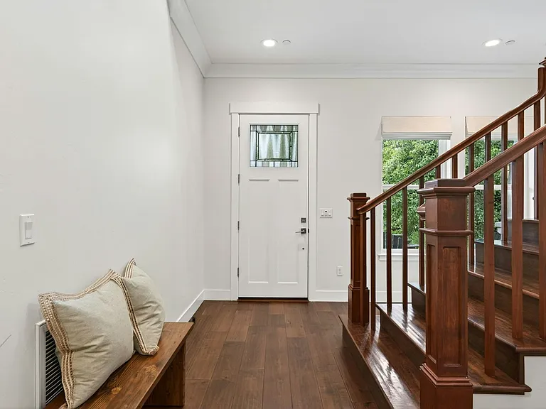 2204 Bryce Ln — Photo 3