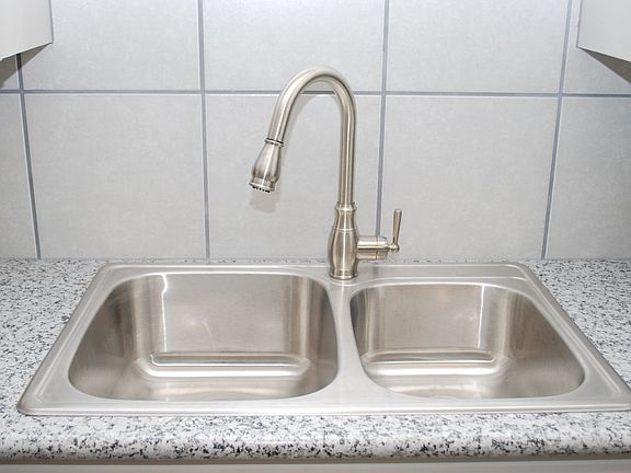 5th image of 510 William Ave #9