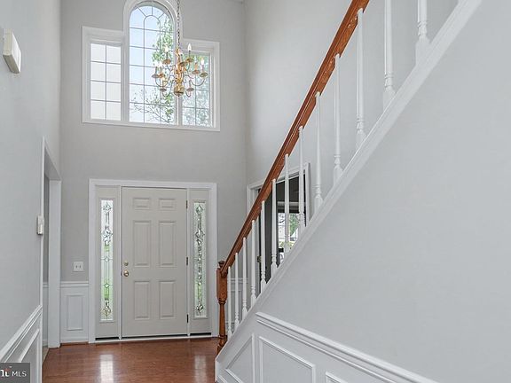 4th image of 6 Teri Lyn Ct