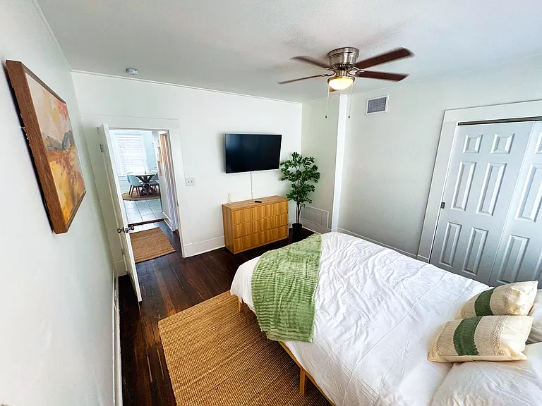 437 Queen Anne Ct — Photo 3