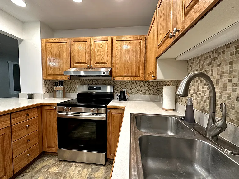 601 Parkhill Dr — Photo 6