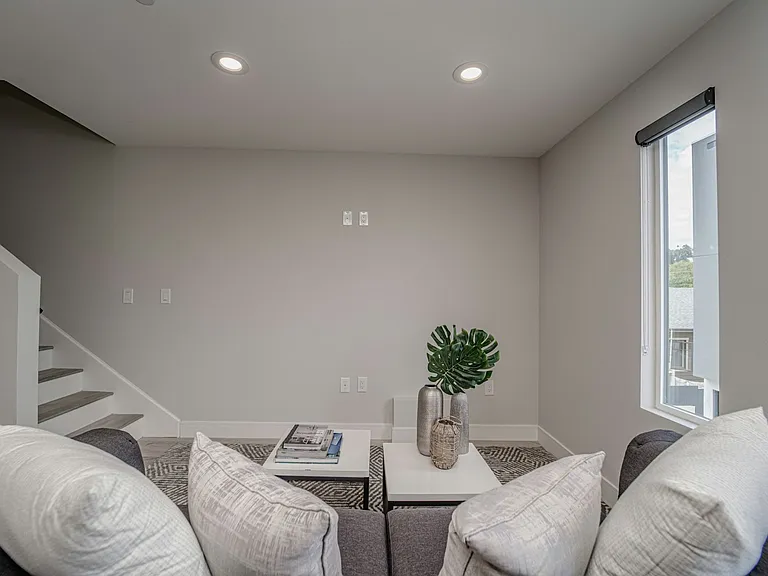 1321 Bates Ave #1323-1/2 — Photo 32