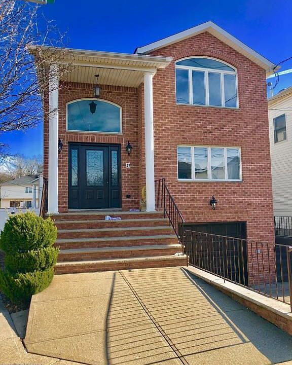 1st image of 27 Samantha Ln