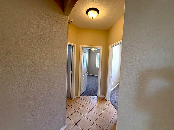 5th image of 913 W Boulder Ridge Cir