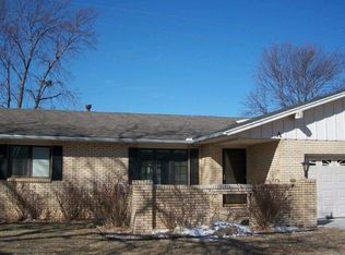 2409 Old Ox Rd APT A, Hutchinson, KS 67502