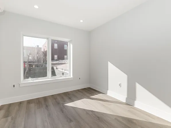 33-64 11th Street image 4 of 8