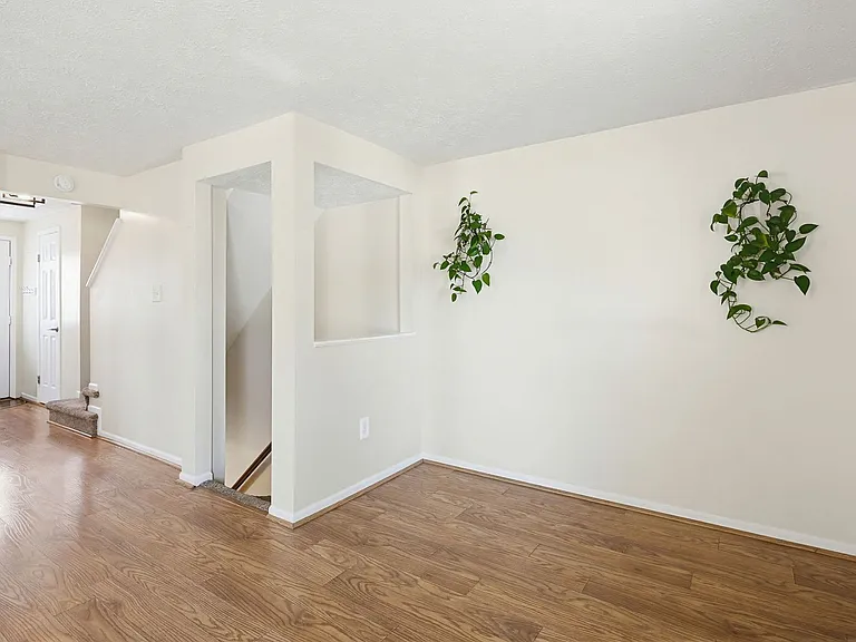 9402 Granite Hl — Photo 12