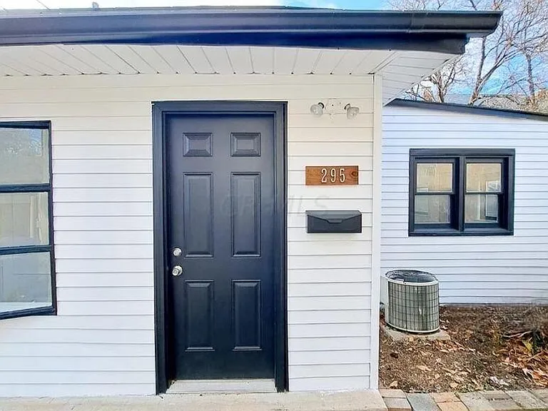 295 E Whittier St — Photo 2