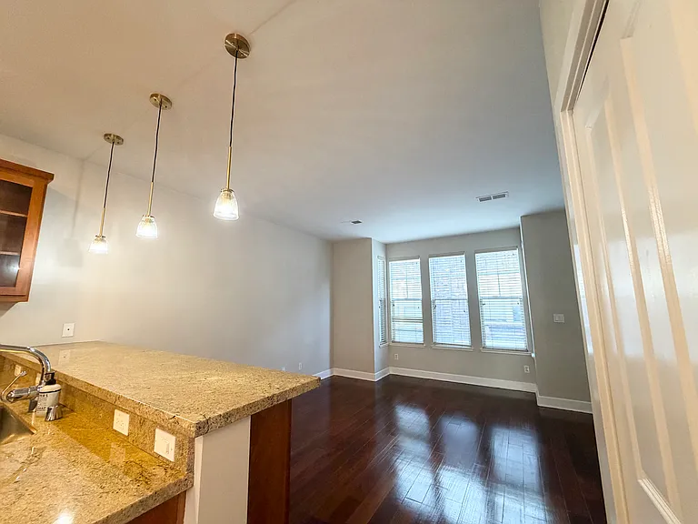 1338 Eddy St — Photo 13