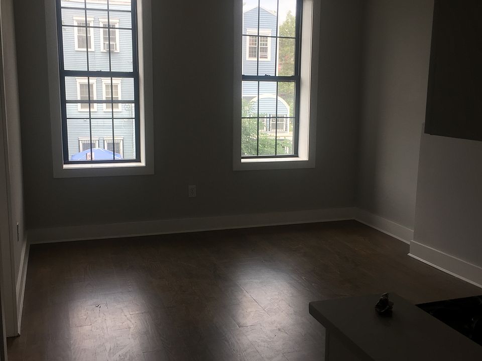 2nd image of 927 Hancock St