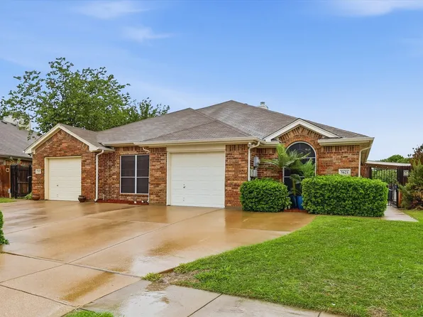 5621 Swords Dr, Fort Worth, TX 76137