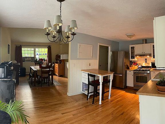 2nd image of 22 Marquand Ln