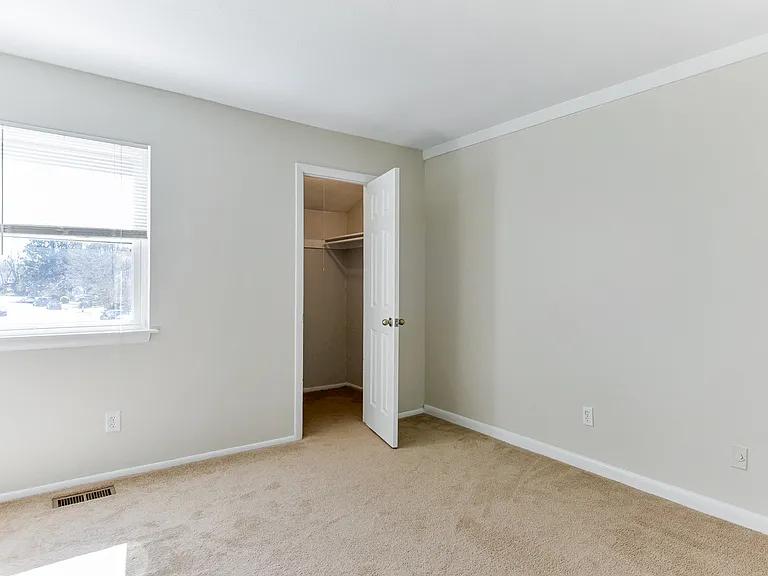 228 N Palmyra Dr — Photo 6