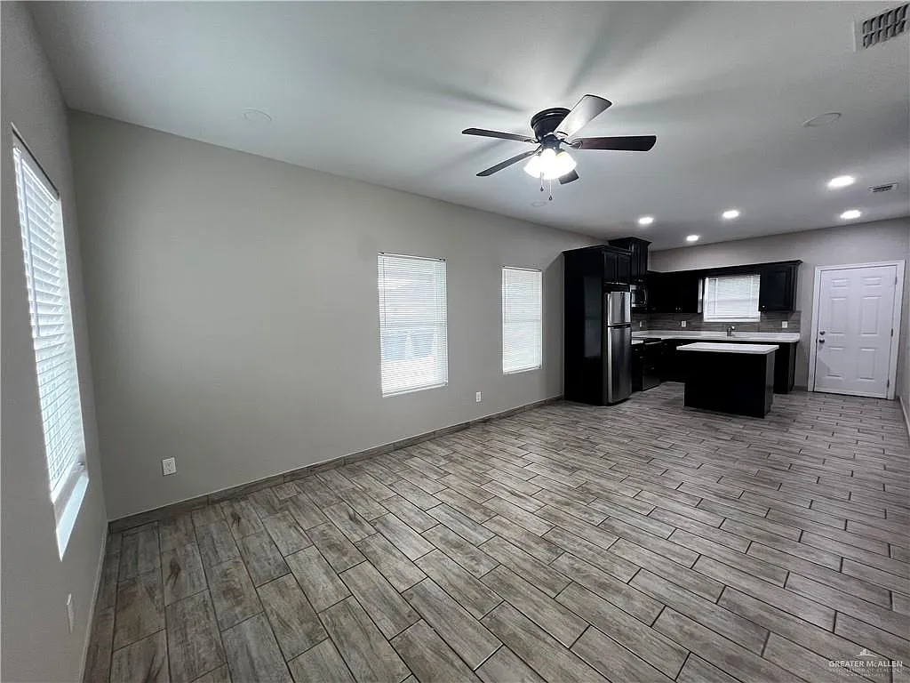 2 bed, 2.0 bath, 900 sqft, $900 — Photo 2