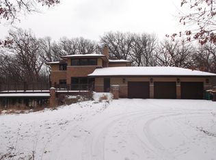 7611 Oak Ridge Ct, Crystal Lake, IL 60012