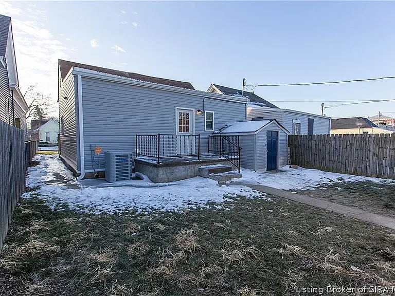 1725 E Oak St — Photo 13