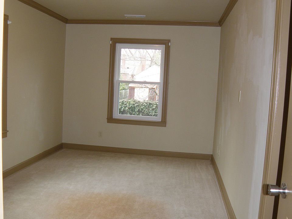 1st image of 105 Pin Oak Rd