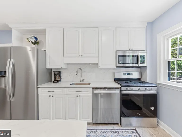 6467 Blenheim Rd — Photo 11