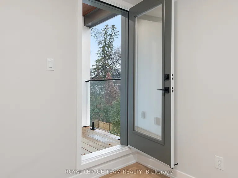 49 Grosvenor Ave #3 — Photo 35