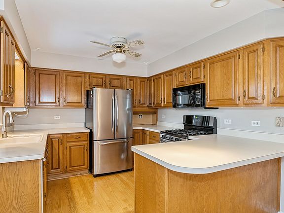 3rd image of 521 Ash St