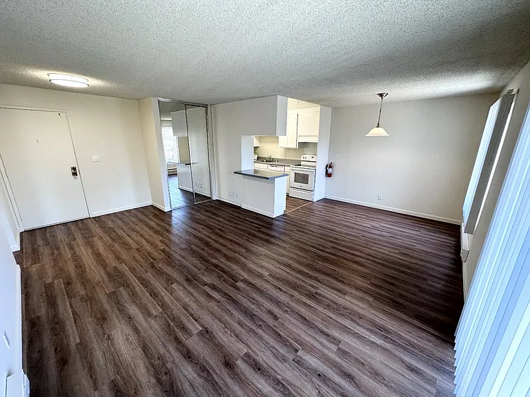 Fiesta Apartments — Photo 6