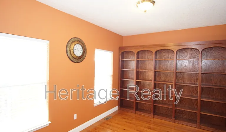 3006 Franklin Ave — Photo 2