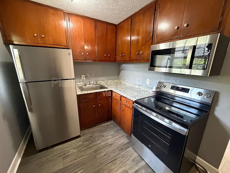 1502 Waverly Way #C3 — Photo 5