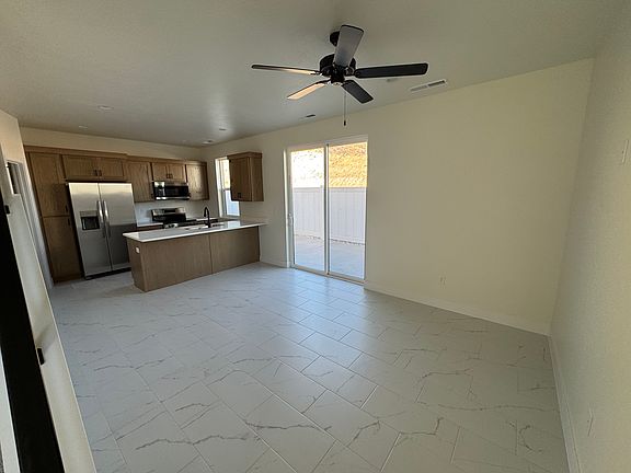3rd image of 1934 E Riverside Dr #883