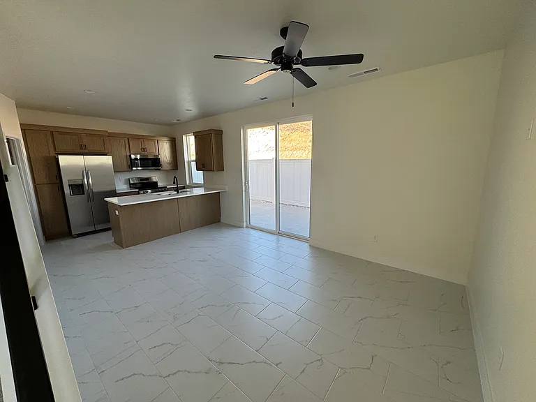 1934 E Riverside Dr #883 — Photo 3